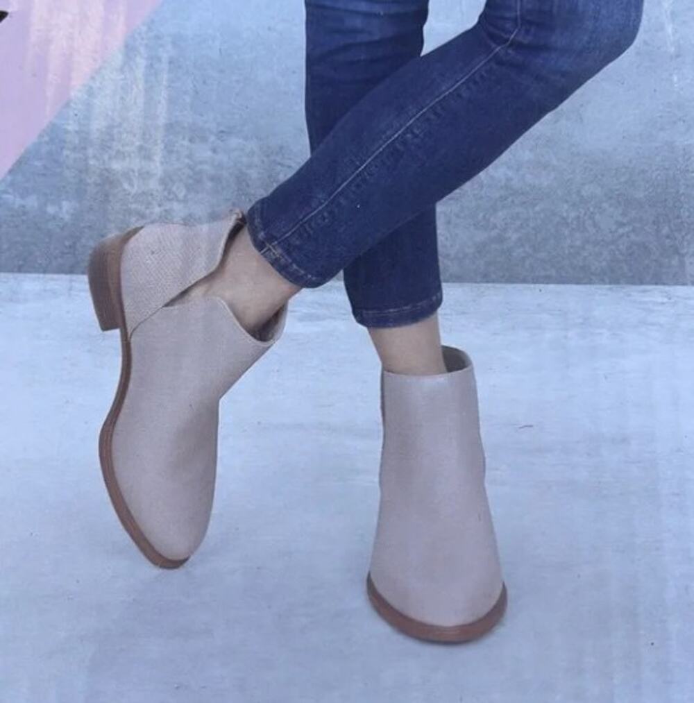 Serra nude faux leather side cut ankle boots size 7
